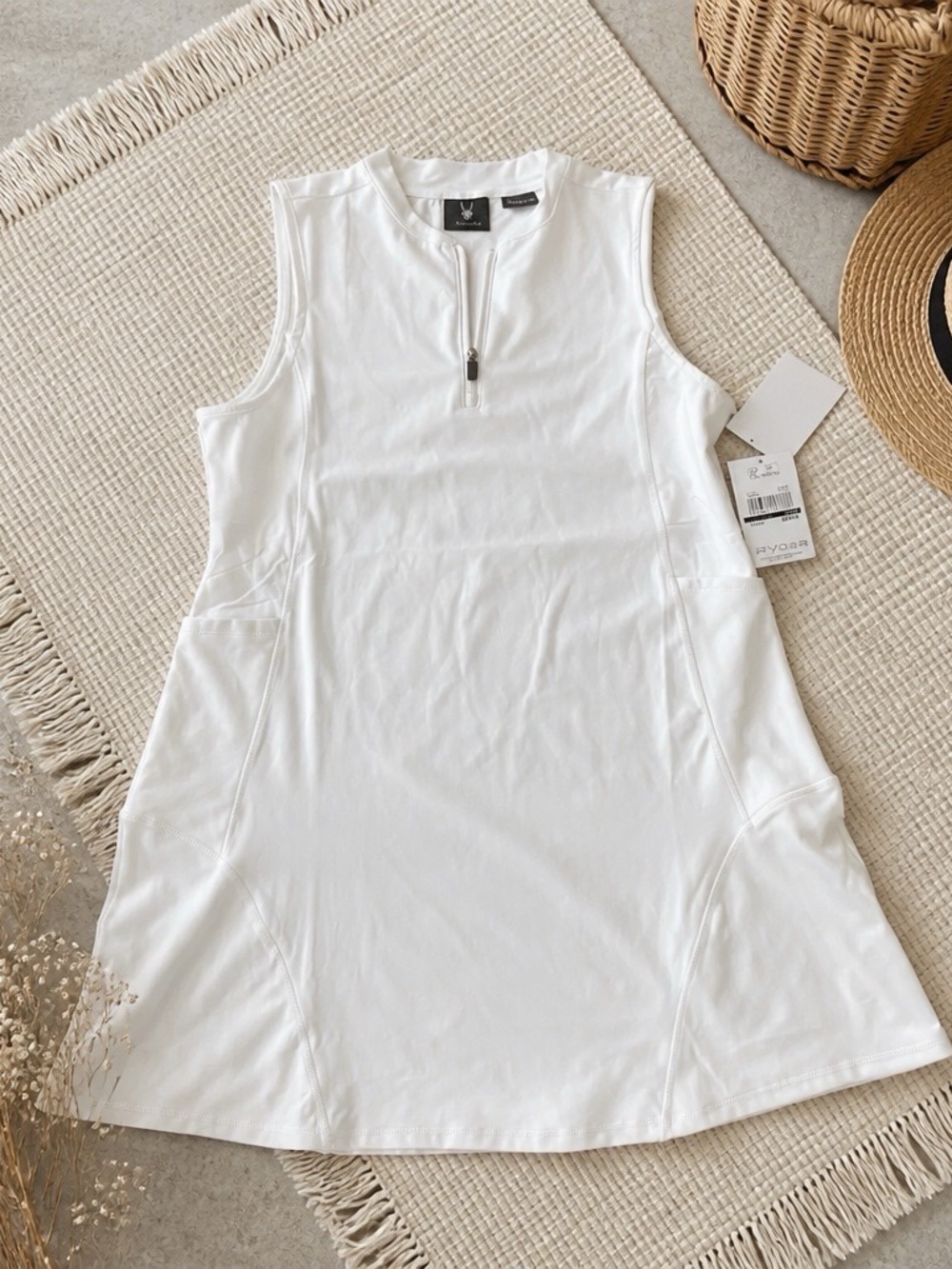 Spyder Performance Sleeveless Dress
White , Womenโs size large NWT Fitness